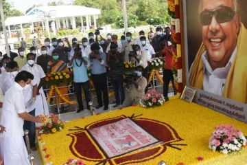 கலைஞர் பிறந்தநாளில் சமாதியில் எழுதப்பட்டிருந்த வாசகம் என்ன தெரியுமா? தழுதழுத்த குரலில் முதல்வர் வெளியிட்ட காட்சி