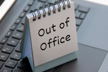 6 ஆண்டுகள் பணிக்கு செல்லாமல் ஊதியம் பெற்ற நபர்; விருது கொடுக்க நினைத்தபோது தெரியவந்த உண்மை