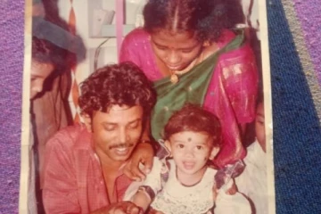 சிறுவயதில் செம கியூட்டாக இருக்கும் இந்த சின்னத்திரை பிரபலம் யார் தெரிகிறதா?... பிக்பாஸ் பிரபலம்