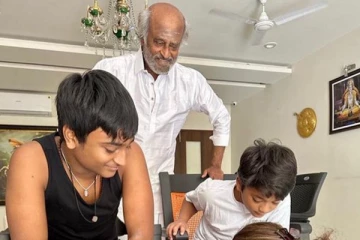 பேரன்களுடன் உச்சக்கட்ட கொண்டாட்டத்தில் தாத்தா ரஜினி! ட்ரெண்டாகும் மகள் ஐஸ்வர்யா ...தனுஷ் இல்லையே