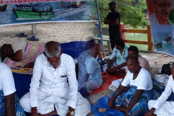 யாழில் தொடரும் கடற்றொழிலாளர் போராட்டம்: மோசமாகியுள்ள ஒருவரின் உடல்நிலை