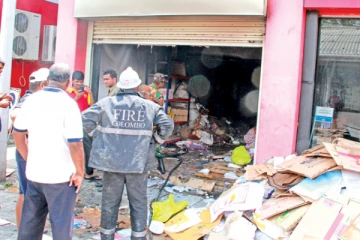 மோட்டார் சைக்கிள் விற்பனை நிலையத்தில் தீ ; எரிந்து கருகிய மோட்டார் சைக்கிள்கள்