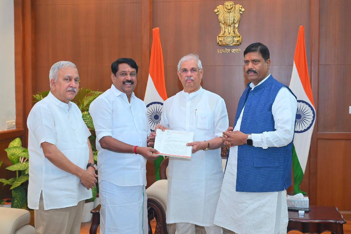 அமைச்சரவை கூட்டத்தில் 2 தனிநபர்கள் - ஆளுநரிடம் முறையிட்ட திமுக, அதிமுக, பாஜக | Dmk Admk Bjp Met Governor Regard John Arokiyasamy அமைச்சரவை கூட்டத்தில் 2 தனிநபர்கள் - ஆளுநரிடம் முறையிட்ட திமுக, அதிமுக, பாஜக | Dmk Admk Bjp Met Governor Regard John Arokiyasamy