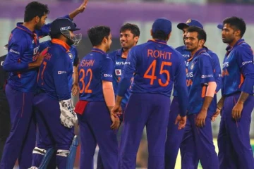 பரபரப்பான ஆட்டத்தில் கடைசி ஓவரில் வெற்றியடைந்த இந்திய அணி! புவனேஷ்வர் குமாருக்கு குவியும் வாழ்த்துக்கள்