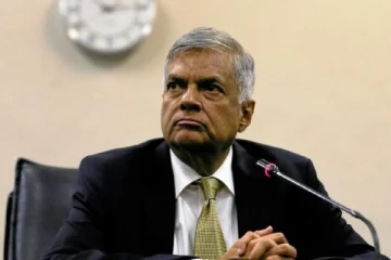 நிதியமைச்சை விட்டு வெளியேறுமாறு ரணிலிடம் கோரிக்கை..!