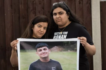 இந்திய வம்சாவளிச் சிறுவனைக் கொன்ற கத்திகளை விற்றவர்களுக்கு 350,000 பவுண்டுகள் கொடுத்துள்ள பிரித்தானியா