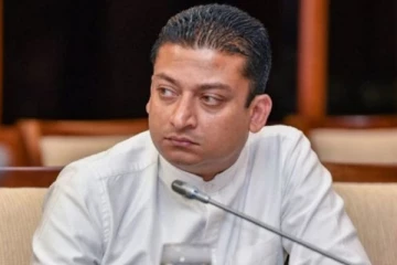 வேலை நிறுத்தம் செய்தால் தனியார் பேருந்துகள் அரசுடைமையாக்கப்படும் - திலும் அமுனுகம