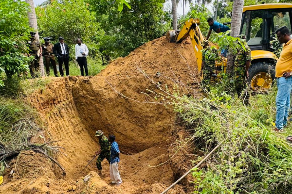 முல்லைத்தீவில் விடுதலைப்புலிகளின் ஆயுதங்களை தேடி அகழ்வு | Excavation In Search Of Ltte Weapons In Mullaitivu முல்லைத்தீவில் விடுதலைப்புலிகளின் ஆயுதங்களை தேடி அகழ்வு | Excavation In Search Of Ltte Weapons In Mullaitivu