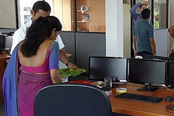 சிபாரிசு கடிதம் வழங்க 10 ஆயிரம் கேட்கும் அதிகாரி; பெண் கவலை