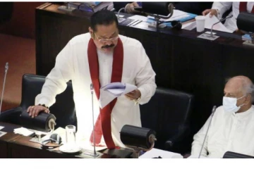 මෙහෙම ගියොත් විනාශයක්.. අගමැති මහින්ද පොහොට්ටුවේ තරුණ මන්ත්රීන්ට දැඩිව දැනුම් දෙයි..