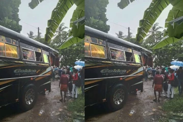 தொடருந்துடன் மோதியது பேருந்து : பலர் காயம் : மூவரின் நிலை கவலைக்கிடம்