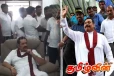 மூட்டை முடிச்சுகளுடன் மெதமுலனவுக்கு இடம்பெயரும் மகிந்த மற்றும் குடும்பத்தினர்