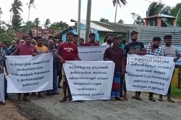 பருத்தித்துறை நகரசபை தவிசாளருக்கு எதிராக வெடித்த போராட்டம்! | Soil Dumped In Point Pedro பருத்தித்துறை நகரசபை தவிசாளருக்கு எதிராக வெடித்த போராட்டம்! | Soil Dumped In Point Pedro