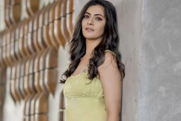 என் வாழ்க்கையிலேயே ஃபர்ஸ் டைம் தயாரிப்பாளர் அதை செய்தார்.. ஓப்பனாக பேசிய சரத்குமார் மகள்