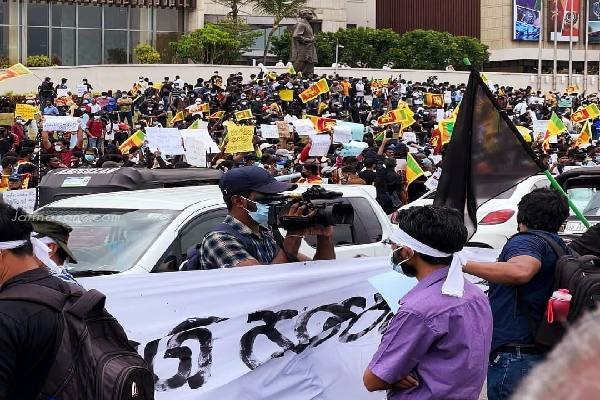 கொழும்பு போராட்டக்காரர்களுக்கு காவல்துறையினர் விடுத்துள்ள கண்டிப்பான அறிவித்தல்! | Sri Lanka Colombo Protest Police Ban Permission Sl
