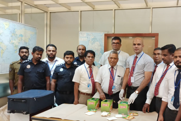 சூப் பாக்கெட்டில் ஆபத்தான பொருள்; விமானநிலையத்தில் மடக்கிய அதிகாரிகள்! | Dangerous Substance In Soup Packet