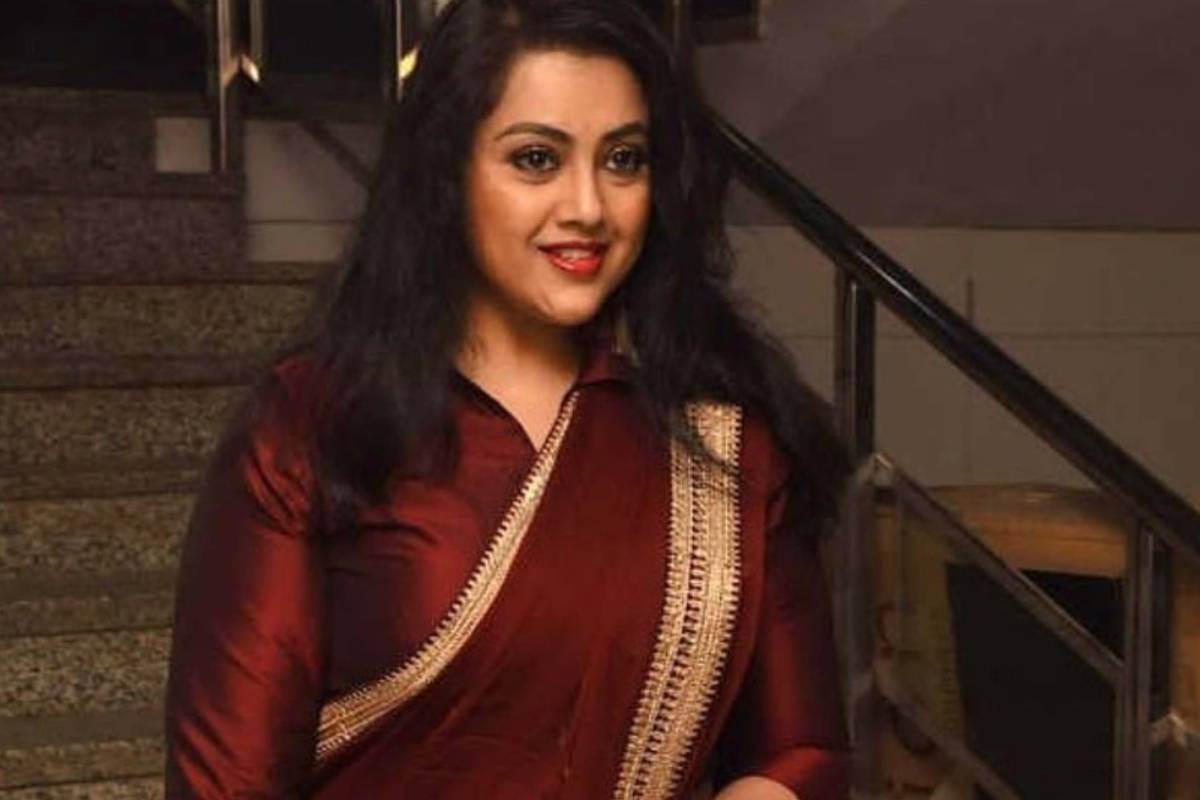 டிரைவர் இல்லாமல் கார் ஓட பயணம் செய்த நடிகை மீனா... எப்படி பாருங்க, வீடியோவுடன் இதோ | Actress Meena Car Ride Without Driver