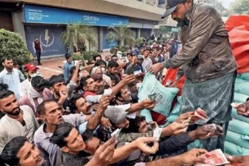 இலவச கோதுமை மாவு வாங்கச்சென்ற பெண் உட்பட 11 பேர் பலி!