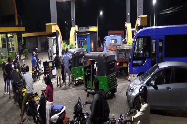 இலங்கையில் மீண்டும் எரிபொருள் வரிசை | Fuel Queues Again Across The Country