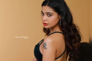 தர்ஷா குப்தா தாராள கவர்ச்சி போட்டோஷூட்