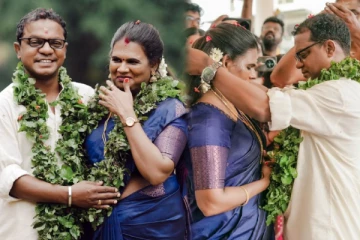 மனைவியை மீண்டும் திருமணம் செய்த நடிகர் - மணப்பெண்ணை அழைத்து வந்த மகள்கள்!