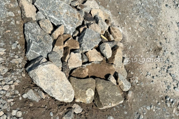 வட்டுவாகல் பாலத்தினூடாக அச்சத்துடன் பயணத்தை மேற்கொள்ளும் பயணிகள் | Vattuwagal Bridge Travelers Who Travel With Fear வட்டுவாகல் பாலத்தினூடாக அச்சத்துடன் பயணத்தை மேற்கொள்ளும் பயணிகள் | Vattuwagal Bridge Travelers Who Travel With Fear