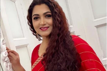 பொறாமை கொள்ளும் அழகுடன் நடிகை குஷ்பு: அணிந்திருக்கும் ஆடையைப் பாருங்க! அசந்து போயிடுவீங்க