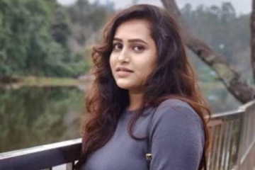 புதிய கார் வாங்கிய தொகுப்பாளினி ஜாக்குலின்- அம்மாவுடன் அவரே வெளியிட்ட அழகிய போட்டோ