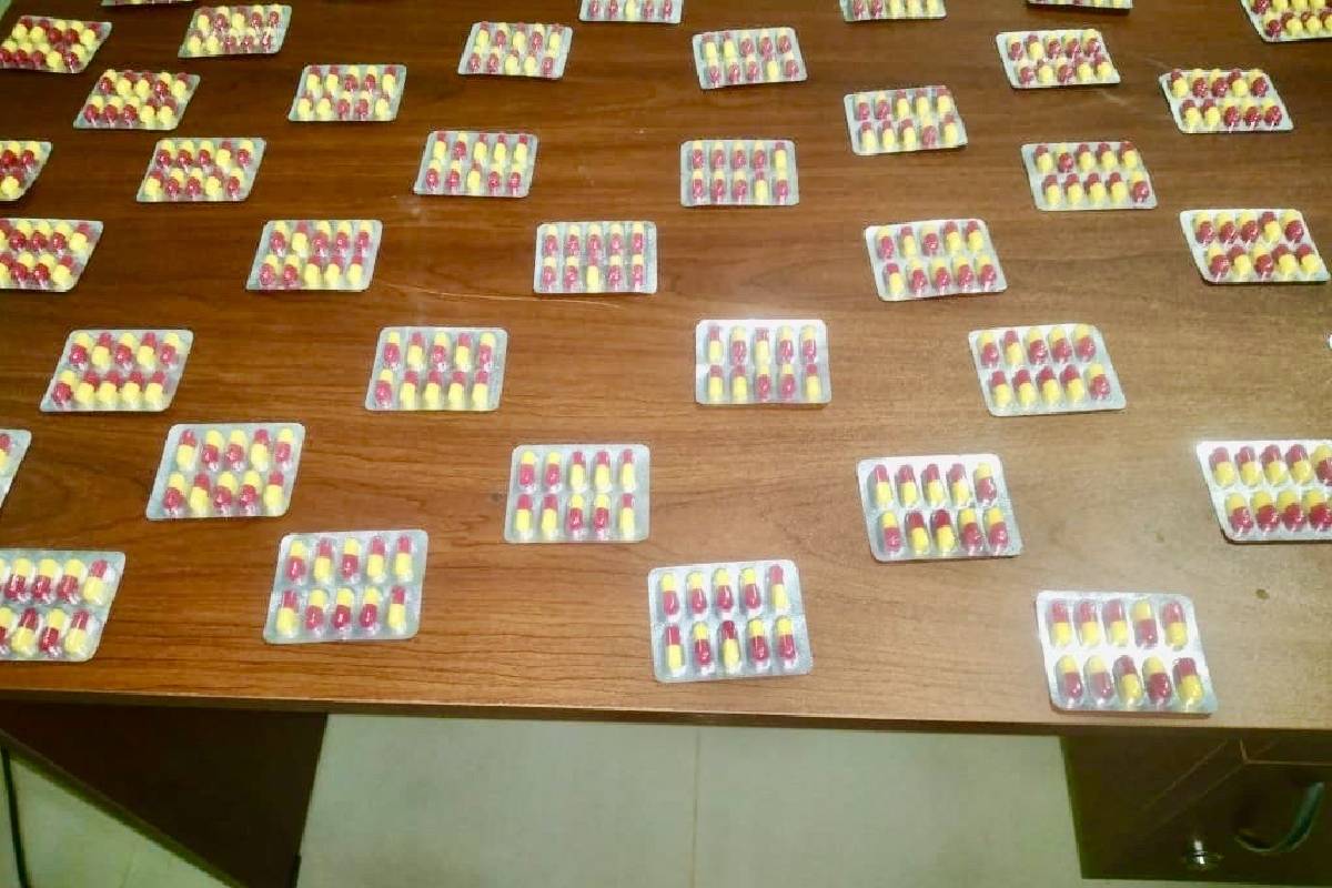 வவுனியாவில் நான்கு இளைஞர்கள் கைது! | Four Youths Arrested In Vavuniya With Drug Pills