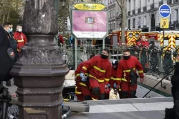 பாரிஸ் பிஹால் தொடருந்து நிலையத்தில் தனக்குத் தானே தீ மூட்டி எரிந்த நபரால் பரபரப்பு!