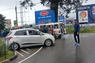 நுவரெலியாவில் முச்சக்கர வண்டி- வான் மோதி விபத்து! மூவர் காயம்