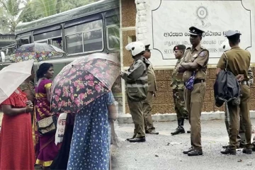 முல்லைத்தீவில் இராணுவ முகாம் முன்பாக பலப்படுத்தப்பட்ட பாதுகாப்பு