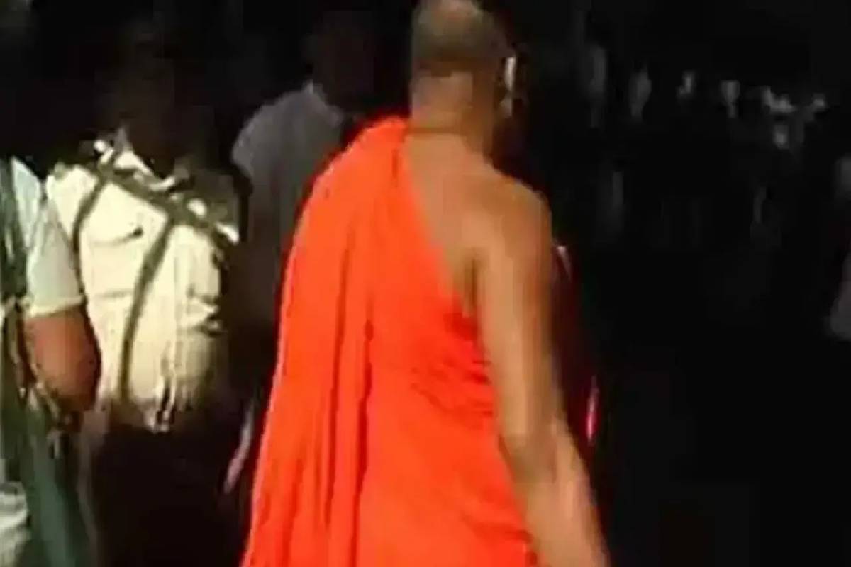 ஞானசாரதேரரின் காவியுடை களைவு அரசாங்கத்தின் முடிவின் ஆரம்பம் :எச்சரிக்கும் கம்மன்பில | Gnanasara Removal Uniform Gammanpila ஞானசாரதேரரின் காவியுடை களைவு அரசாங்கத்தின் முடிவின் ஆரம்பம் :எச்சரிக்கும் கம்மன்பில | Gnanasara Removal Uniform Gammanpila
