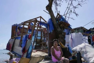 பிலிப்பைன்ஸை தாக்கும் கடுமையான சூறாவளி புயல்: 112 பேர் பலி