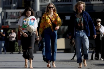 அமெரிக்காவின் முக்கிய மாநிலத்தில்  முகக் கவசமின்றி நடமாட அனுமதி