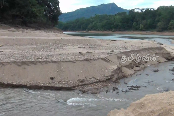கொத்மலை பகுதியில் குவிந்துகிடக்கும் மணலை அகற்றுமாறு மக்கள் கோரிக்கை | Sandpiled Up Due To Flooding In The Kotmalai Area கொத்மலை பகுதியில் குவிந்துகிடக்கும் மணலை அகற்றுமாறு மக்கள் கோரிக்கை | Sandpiled Up Due To Flooding In The Kotmalai Area