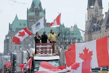 கட்டாய தடுப்பூசிக்கு எதிராக போராட்டம் நடத்தும் கனேடியர்களுக்கு ஆதரவளிப்பதாக எண்ணி இளைஞர் செய்த முட்டாள்தனமான செயல்