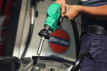 எரிபொருளுக்கு அதிகமான வரி! அதிர்ச்சி தகவலை வெளியிட்ட முக்கியஸ்தர்