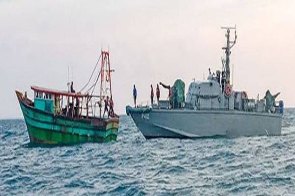 அத்துமீறிய மீன்பிடி : இந்திய கடற்றொழிலாளர்கள் 10 பேருக்கு விளக்கமறியல் | 10 Indian Fishermen Arrested Sri Lankan Waters