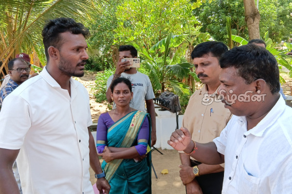 கரைச்சி பிரதேச சபையின் தவிசாளருக்கு எதிரான கவனயீர்ப்பு போராட்டம்! | Protest Against Karaichi Pradeshiya Secretary