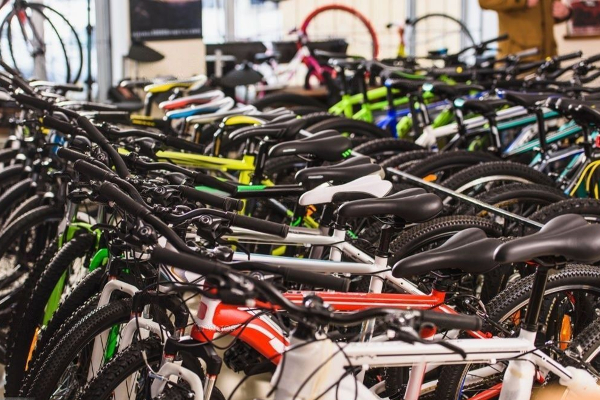 சடுதியாக விலை குறைந்த துவிச்சக்கர வண்டிகள்! - ஐபிசி தமிழ்