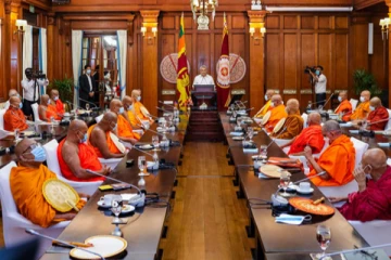 நிறைவேற்று அதிகாரம் முற்றாக ஒழிக்கப்படக்கூடாது - மகாநாயக்கர்கள் கூட்டாக ஆலோசனை