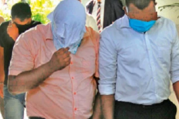 வெளிநாட்டு தொலைபேசிகளை விற்பனை செய்த 6 பேர் சிக்கினர்