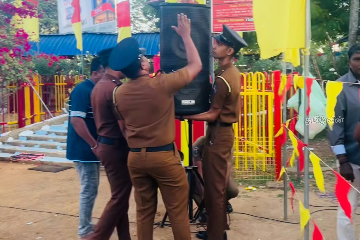 தியாக தீபம் திலீபனின் நினைவிடத்தில் இருந்து அகற்றப்பட்ட ஒலிபெருக்கி - பொலிஸாரின் அதிரடி நடவடிக்கை | Loudspeaker Removed From Thileepan S Memorial தியாக தீபம் திலீபனின் நினைவிடத்தில் இருந்து அகற்றப்பட்ட ஒலிபெருக்கி - பொலிஸாரின் அதிரடி நடவடிக்கை | Loudspeaker Removed From Thileepan S Memorial
