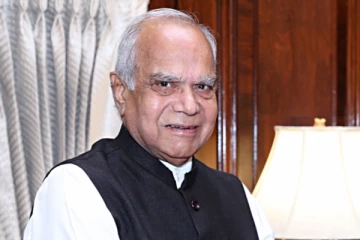 தமிழக ஆளுநர் பன்வாரிலால் புரோகித் இடமாற்றம்: புதிய ஆளுநர் யார் தெரியுமா?