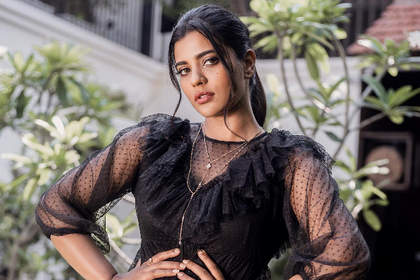 ஐஸ்வர்யா ராஜேஷின் அப்பா, தாத்தா ஹீரோவாக நடித்தவர்களாமே! யார் என தெரியுமா?