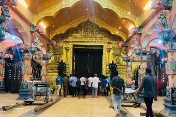 யாழில் பூசகர்களிடையே முரண்பாடு: பொலிஸார் நடவடிக்கை (Photos)