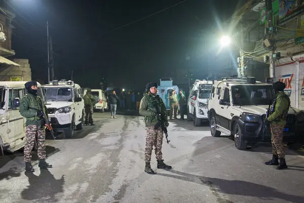 இந்தியாவில் சிதறிக் கிடக்கும் உடல்கள்.. அதிகரிக்கும் பலி எண்ணிக்கை - பாதுகாப்பு கேள்விக்குறியா..! | Kashmir India Police Station Explosion இந்தியாவில் சிதறிக் கிடக்கும் உடல்கள்.. அதிகரிக்கும் பலி எண்ணிக்கை - பாதுகாப்பு கேள்விக்குறியா..! | Kashmir India Police Station Explosion