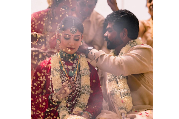 விக்னேஷ் சிவனின் தங்கையைப் பார்த்ததுண்டா? நாத்தனாருக்கு நயன் அளித்த நகைகள்! வைரல் புகைப்படம் | Vignesh Shivan Sister Photo Nayanthara Gold Gift