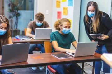 ஆசிரியர்களுக்கும், மாணவர்களுக்கும் முகக்கவசம்  கட்டாயம்; அமெரிக்கா அறிவிப்பு